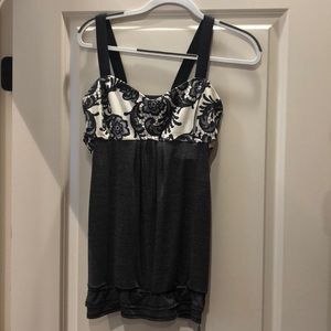 Adorable lulu lemon work out shirt!